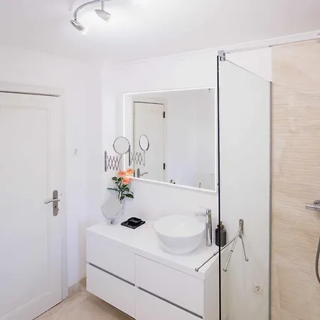 Marina - Pacifico - By Sun 빌라모라